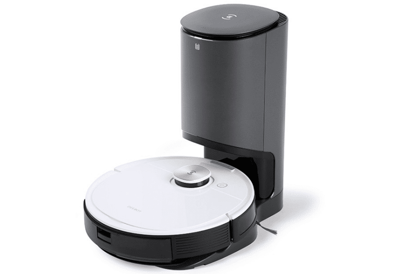 Ecovacs Deebot OZMO T8+ steht an der Absaugstation